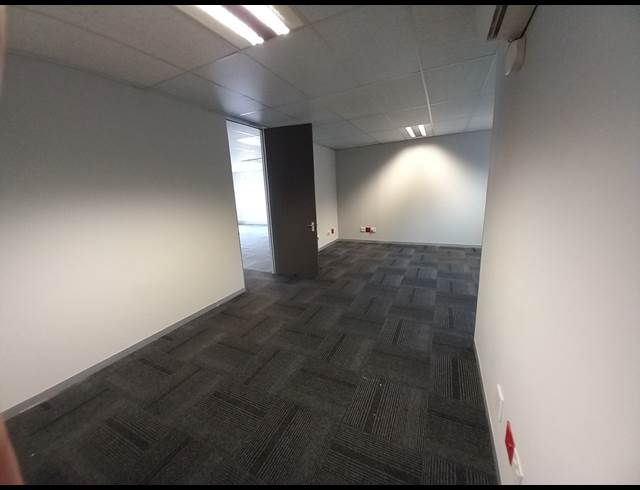 626M² OFFICE TO LET IN BRYANSTON