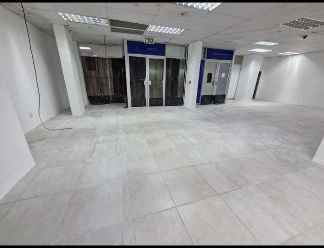 582M² WAREHOUSE TO LET IN MARSHALLTOWN