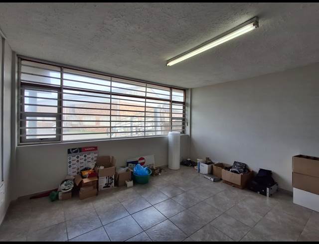 1,800M² WAREHOUSE TO LET IN WOODBROOK