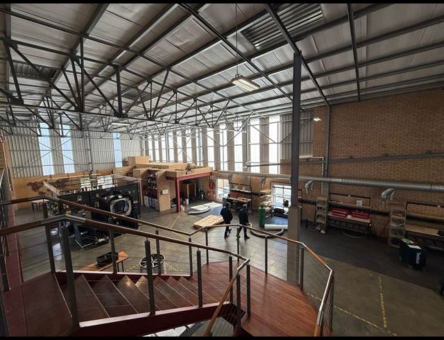 961M² WAREHOUSE TO LET IN LASER PARK