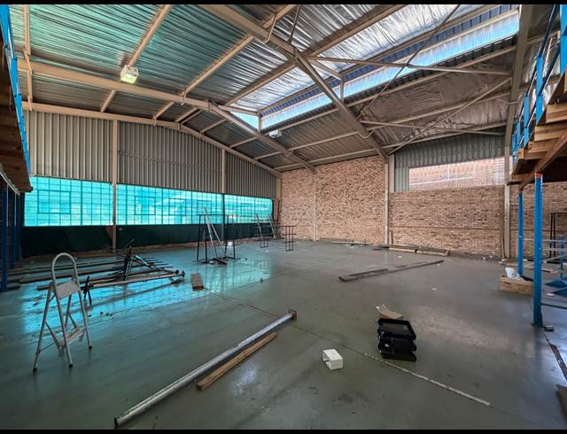 450M² WAREHOUSE TO LET IN HALFWAY HOUSE