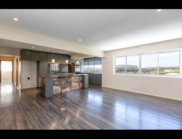 3 BEDROOM APARTMENT RENTED IN MOUILLE POINT