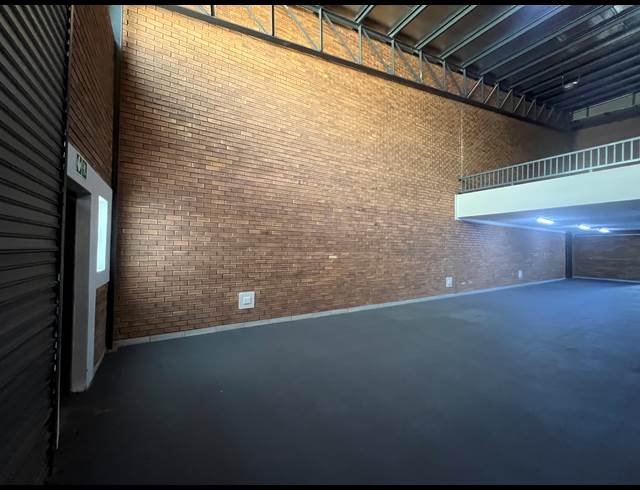 355M² WAREHOUSE TO LET IN HENNOPSPARK INDUSTRIAL