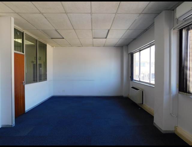 400M² OFFICE TO LET IN STRIJDOMPARK