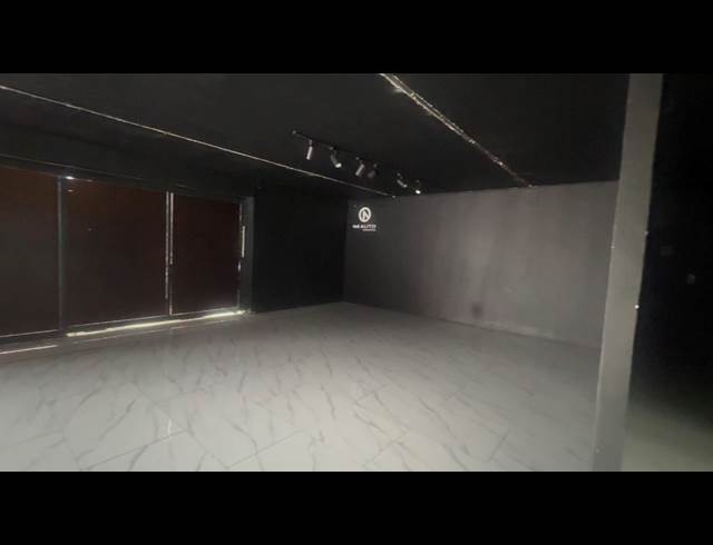1,350M² SHOWROOM TO LET IN WYNBERG
