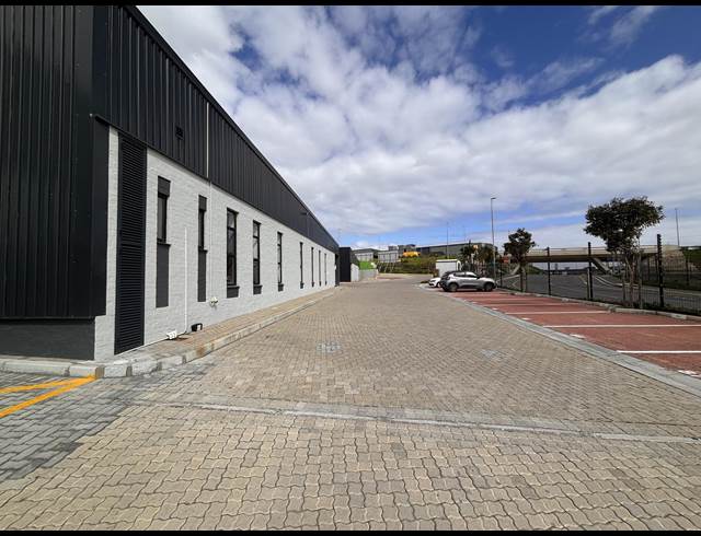 1,568M² WAREHOUSE TO LET IN CAPE FARMS
