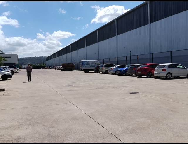 3,694M² WAREHOUSE TO LET IN CORNUBIA
