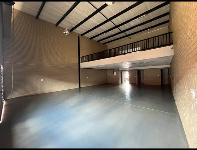 267M² WAREHOUSE TO LET IN HENNOPSPARK INDUSTRIAL
