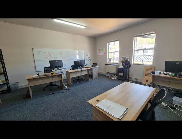 185M² OFFICE TO LET IN WESTLAKE