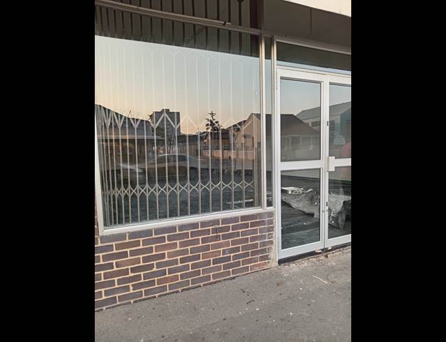 98M² RETAIL TO LET IN STAMFORD HILL