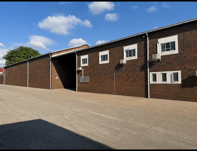 1,000M² WAREHOUSE TO LET IN OOS EINDE