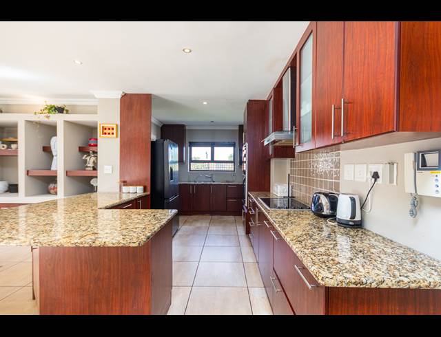6 BEDROOM FREEHOLD TO LET IN WEST BEACH