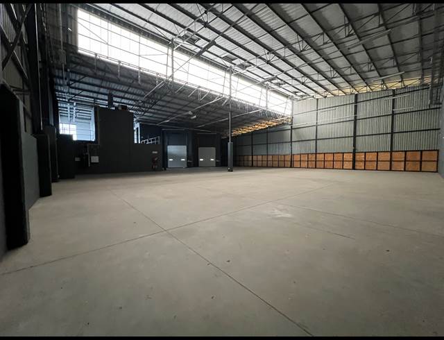 1,100M² WAREHOUSE TO LET IN LOUWLARDIA
