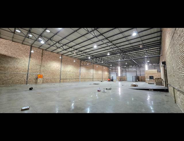 3,090M² WAREHOUSE TO LET IN LANSERIA