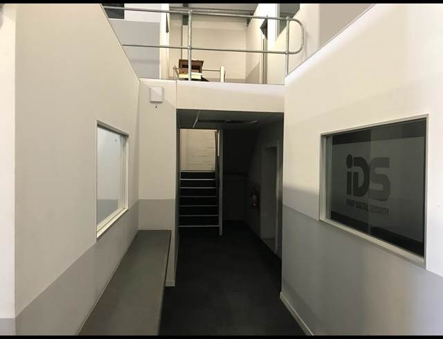 325M² WAREHOUSE TO LET IN NORTHGATE ISLAND