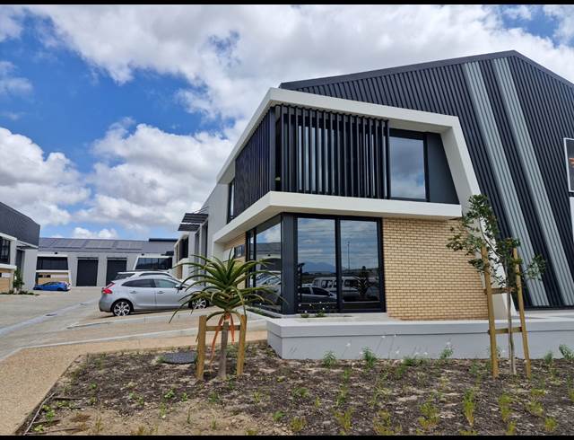 565M² WAREHOUSE TO LET IN STIKLAND INDUSTRIAL