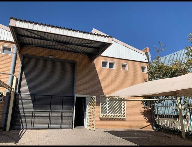 332M² WAREHOUSE RENTED IN FOUNDERS VIEW