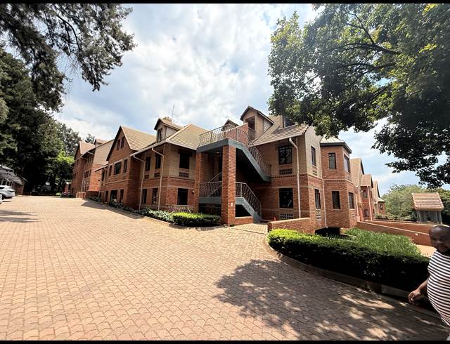 392.70M² OFFICE TO LET IN HOUGHTON ESTATE