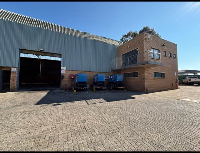 998M² WAREHOUSE TO LET IN JET PARK