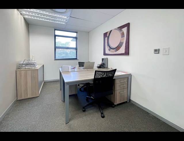 8M² OFFICE TO LET IN FOURWAYS