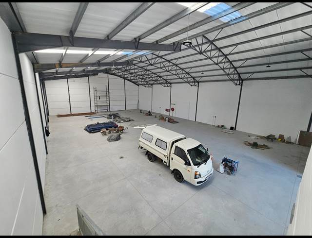 1,536M² WAREHOUSE TO LET IN FIRGROVE INDUSTRIAL ESTATE