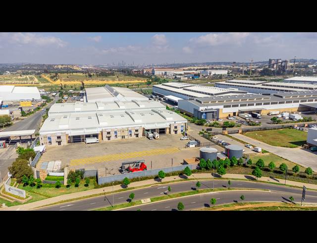 4,890M² WAREHOUSE TO LET IN GOSFORTH PARK