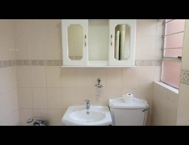 2 bed property to rent in RIDGEWAY