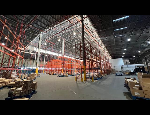 8,494M² WAREHOUSE TO LET IN ISANDO