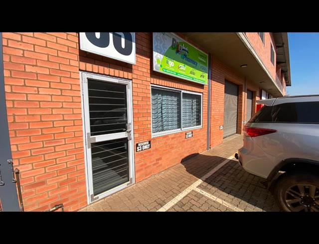 252M² WAREHOUSE TO LET IN HENNOPSPARK INDUSTRIAL