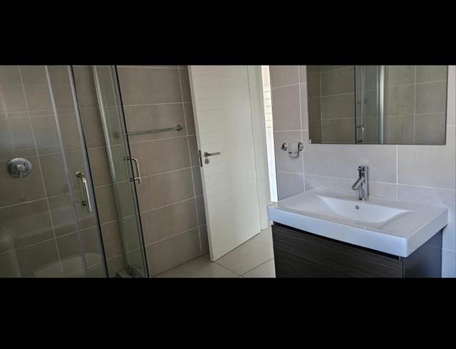 3 BEDROOM APARTMENT TO LET IN BARTLETT