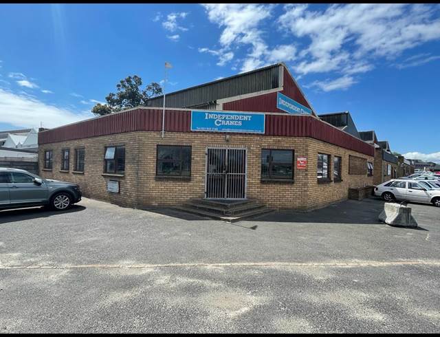 580M² WAREHOUSE TO LET IN TRIANGLE FARM