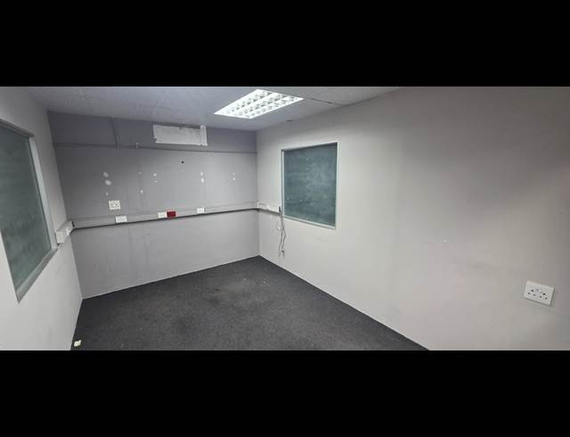 720M² WAREHOUSE TO LET IN RIVERSIDE PARK