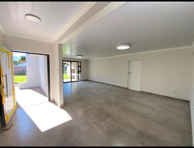 4 BEDROOM HOUSE TO LET IN GEORGE SOUTH