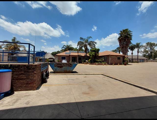 660M² WAREHOUSE TO LET IN POMONA