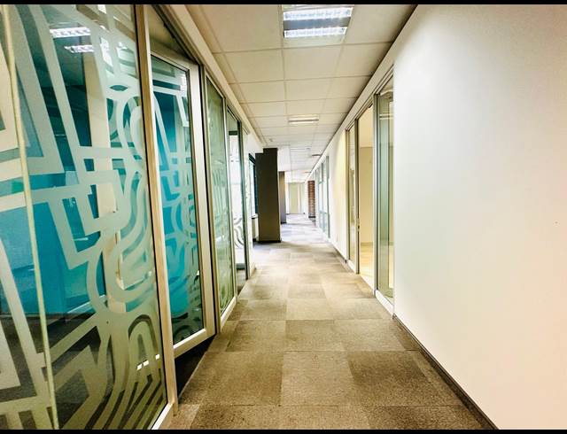 2,612M² OFFICE TO LET IN BRYANSTON