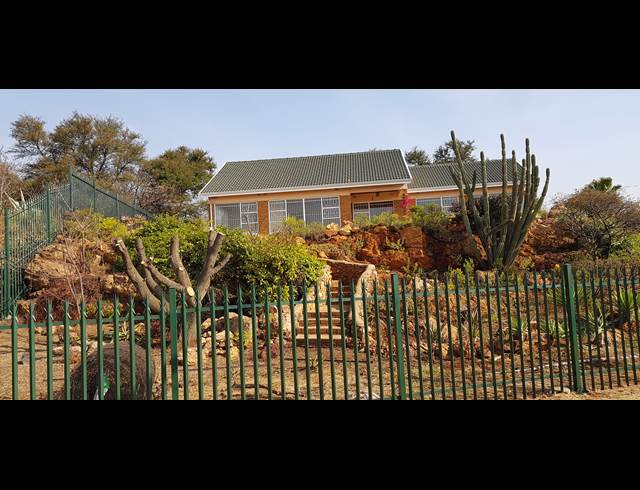 4 bed property to rent in WILRO PARK