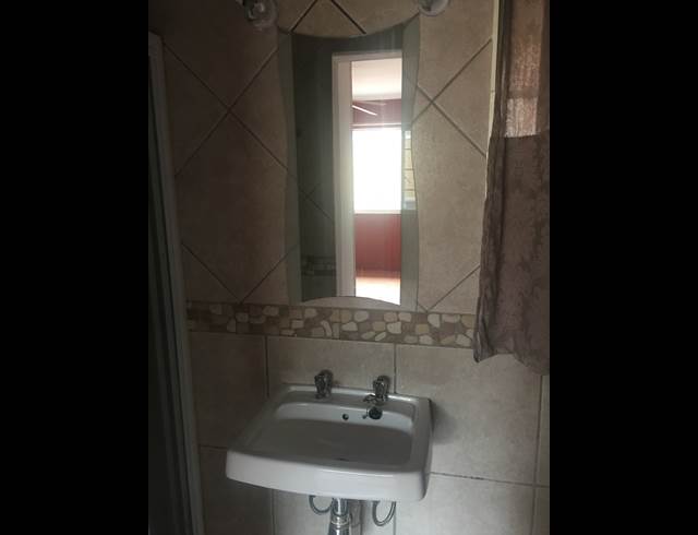 Bachelor Apartment in Riviera