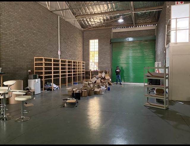 250M² WAREHOUSE RENTED IN HALFWAY HOUSE