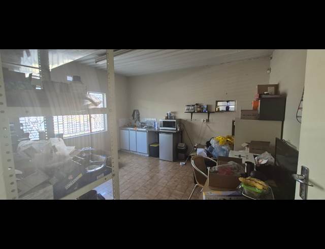 515M² WAREHOUSE TO LET IN ANDERBOLT