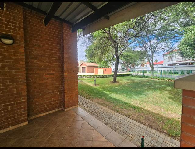 80M² BUSINESS CENTRE TO LET IN SILVER LAKES GOLF ESTATE