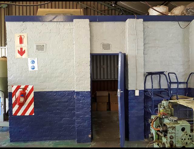 Factory property to rent in FACTORIA