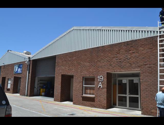 322M² WAREHOUSE TO LET IN BELLVILLE SOUTH