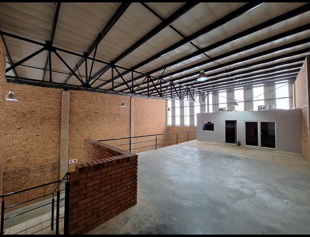 404M² WAREHOUSE TO LET IN LANSERIA
