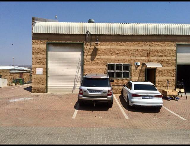 190M² WAREHOUSE TO LET IN LASER PARK