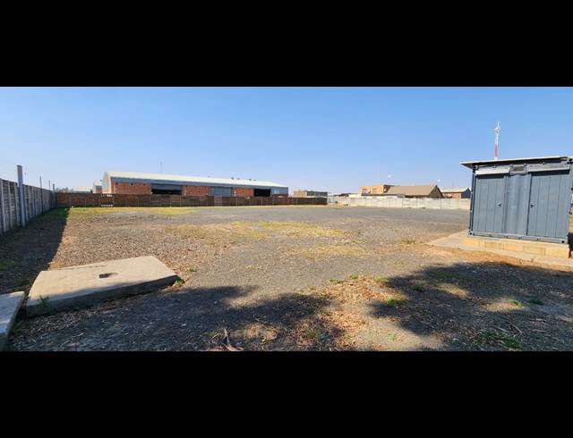 3,000M² INDUSTRIAL YARD TO LET IN BRENTWOOD PARK