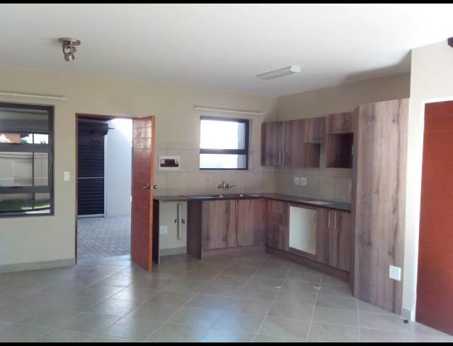 2 BEDROOM PROPERTY TO RENT IN AKASIA