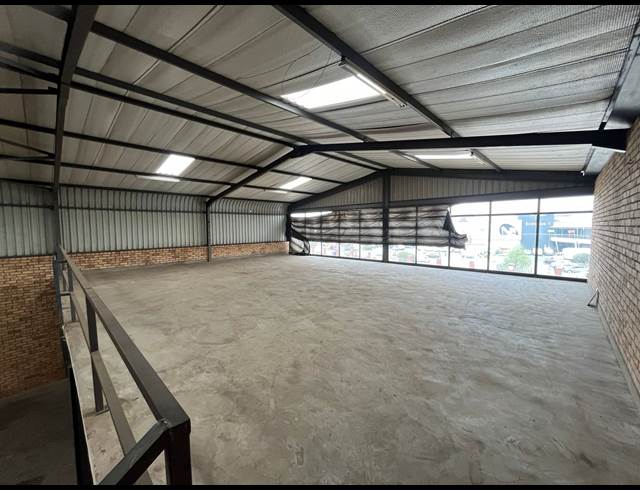 455M² WAREHOUSE TO LET IN CROWN