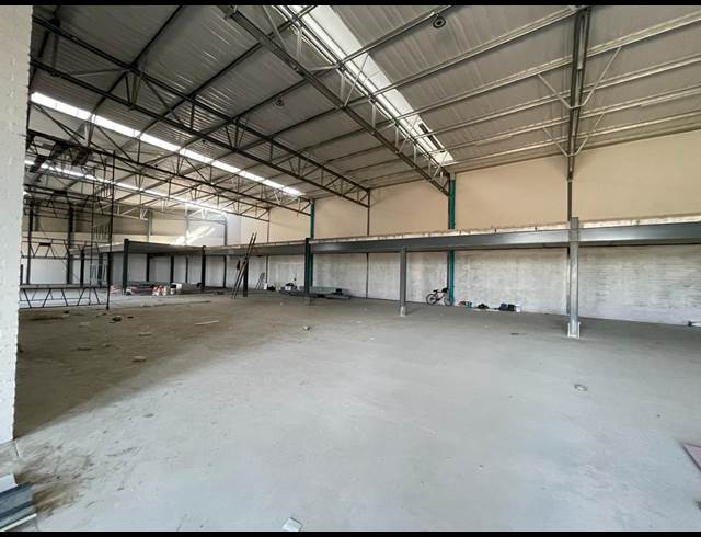 428M² WAREHOUSE TO LET IN STIKLAND INDUSTRIAL