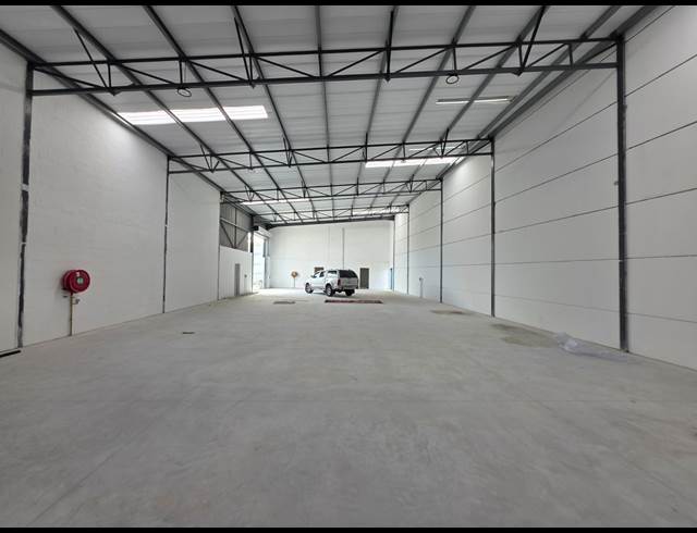 636M² WAREHOUSE TO LET IN FIRGROVE INDUSTRIAL ESTATE