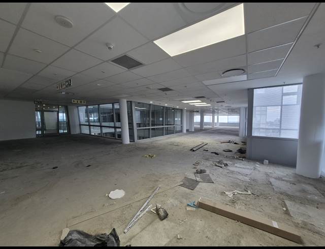 1,752M² OFFICE TO LET IN SANDHURST